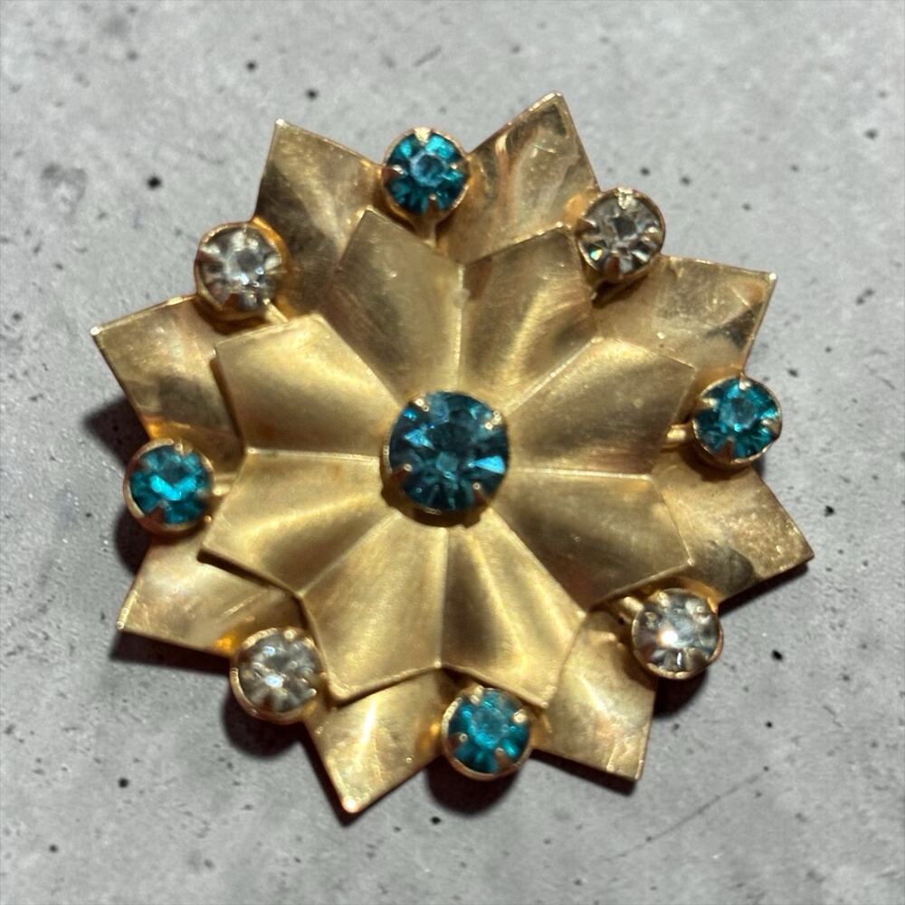Vintage Gold Tone Starburst Flower Brooch Aqua Clear Rhinestones Mid Century
